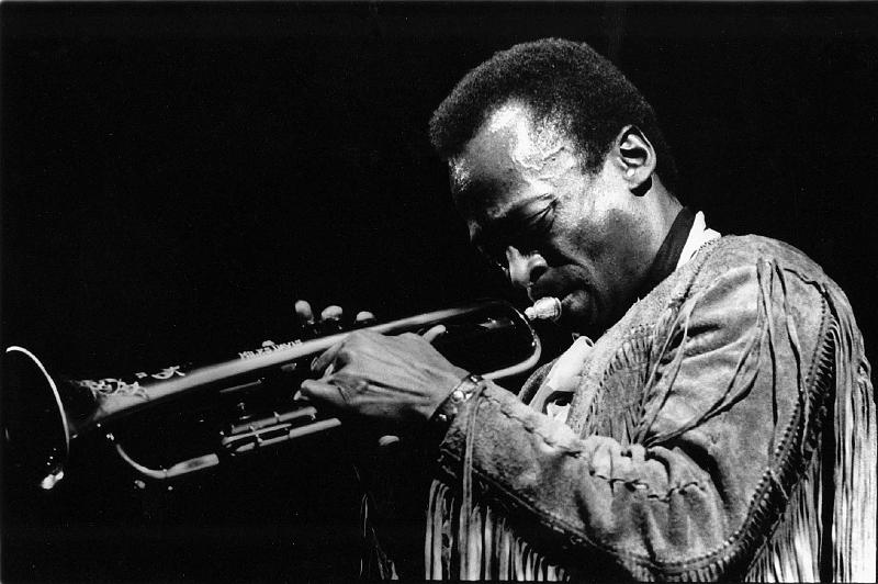 Miles Davis 3 de Doelen Rotterdam 11-1969.1422-15.jpg